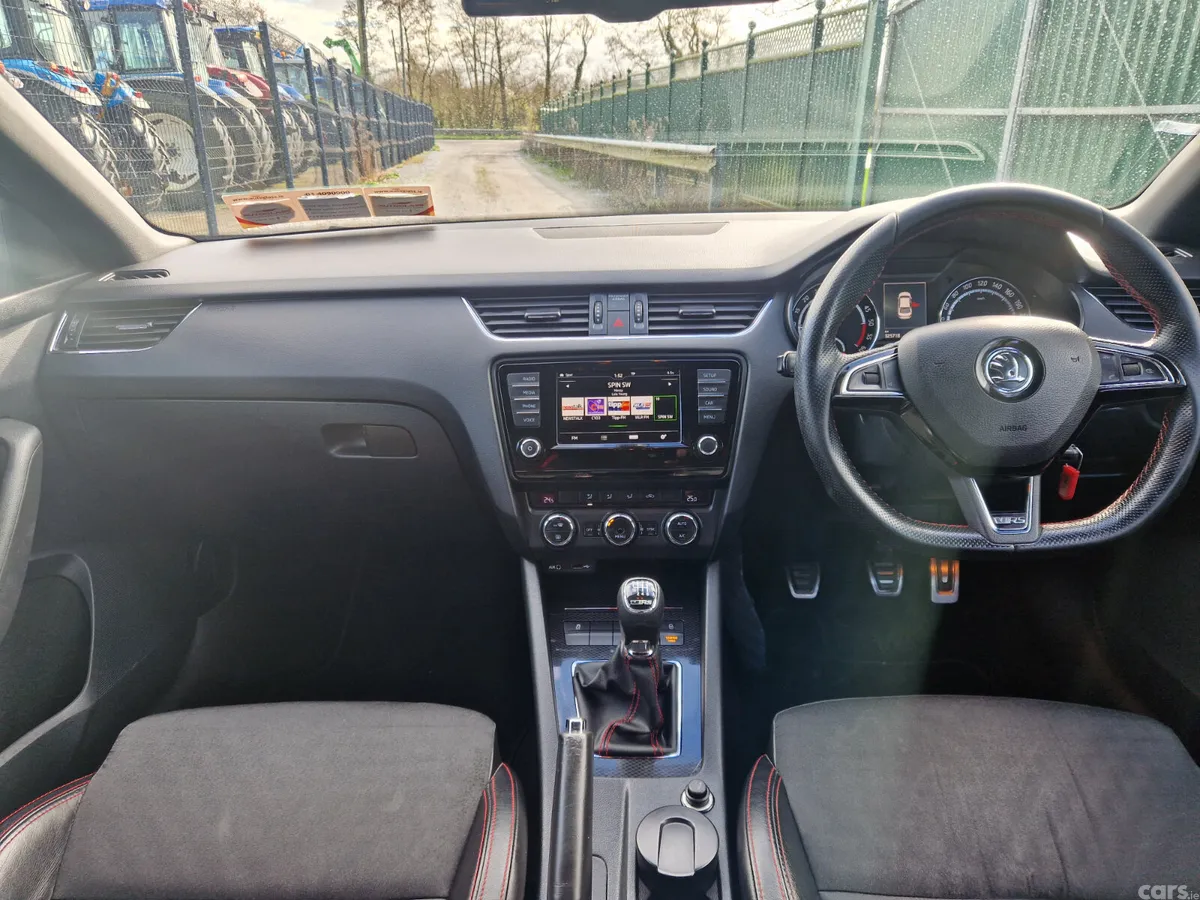 Skoda Octavia Saloon, Diesel, 2016, Grey
