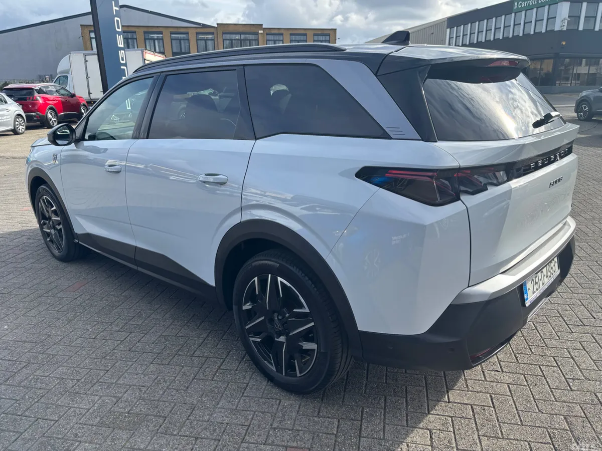 Peugeot 5008 MPV, Petrol, 2025, White
