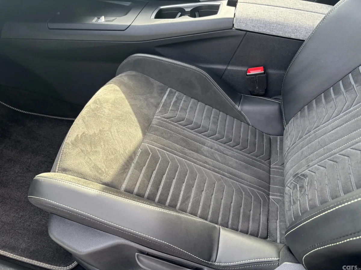 Peugeot 5008 MPV, Petrol, 2025, White