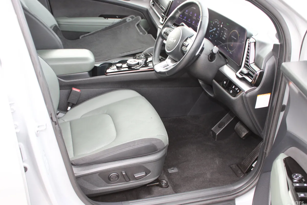 Kia Sportage SUV, Petrol Hybrid, 2024, Grey
