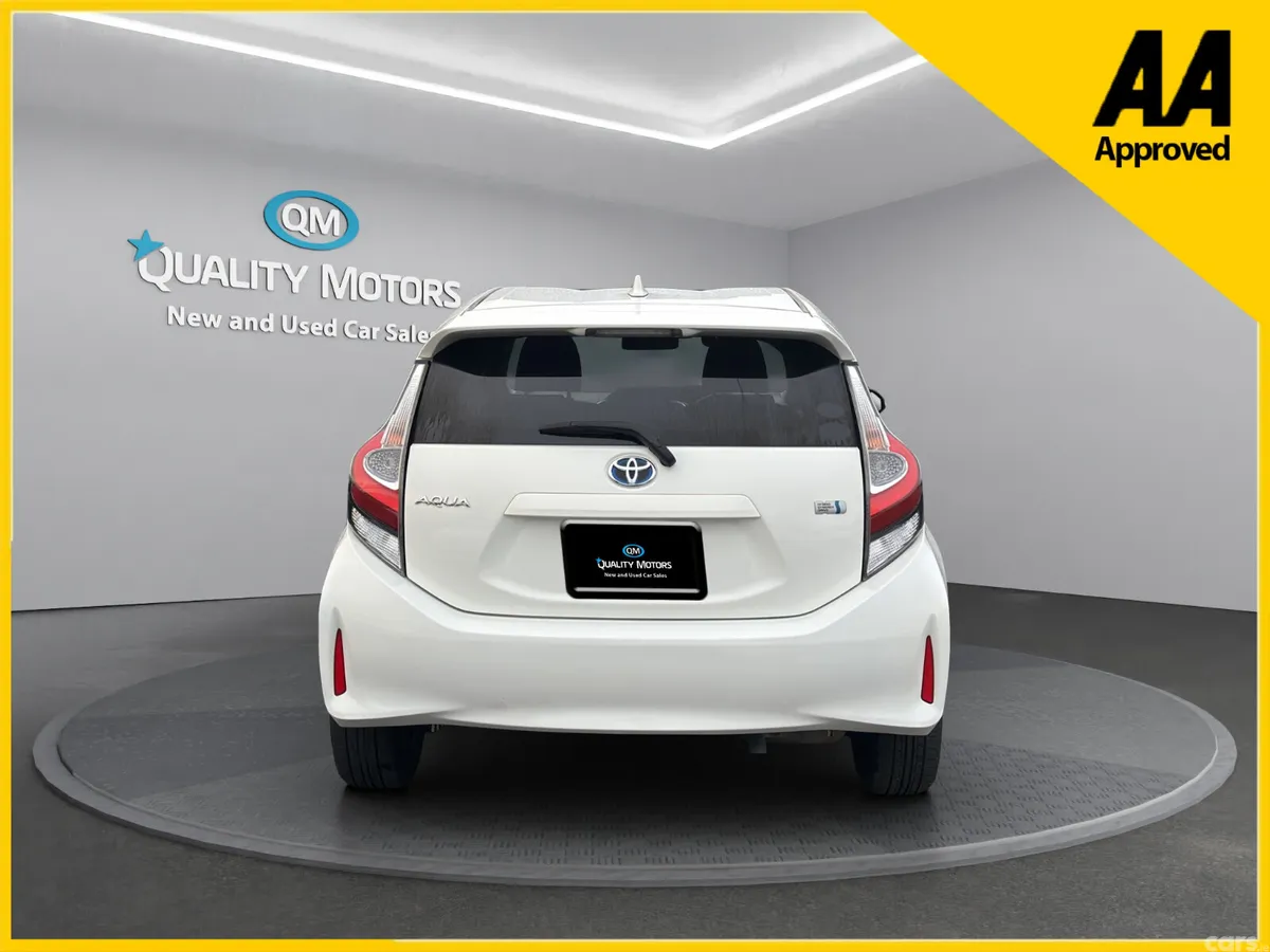 Toyota Aqua Hatchback, Petrol Hybrid, 2018, White