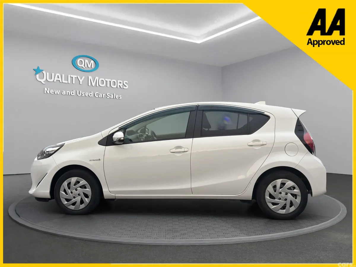 Toyota Aqua Hatchback, Petrol Hybrid, 2018, White