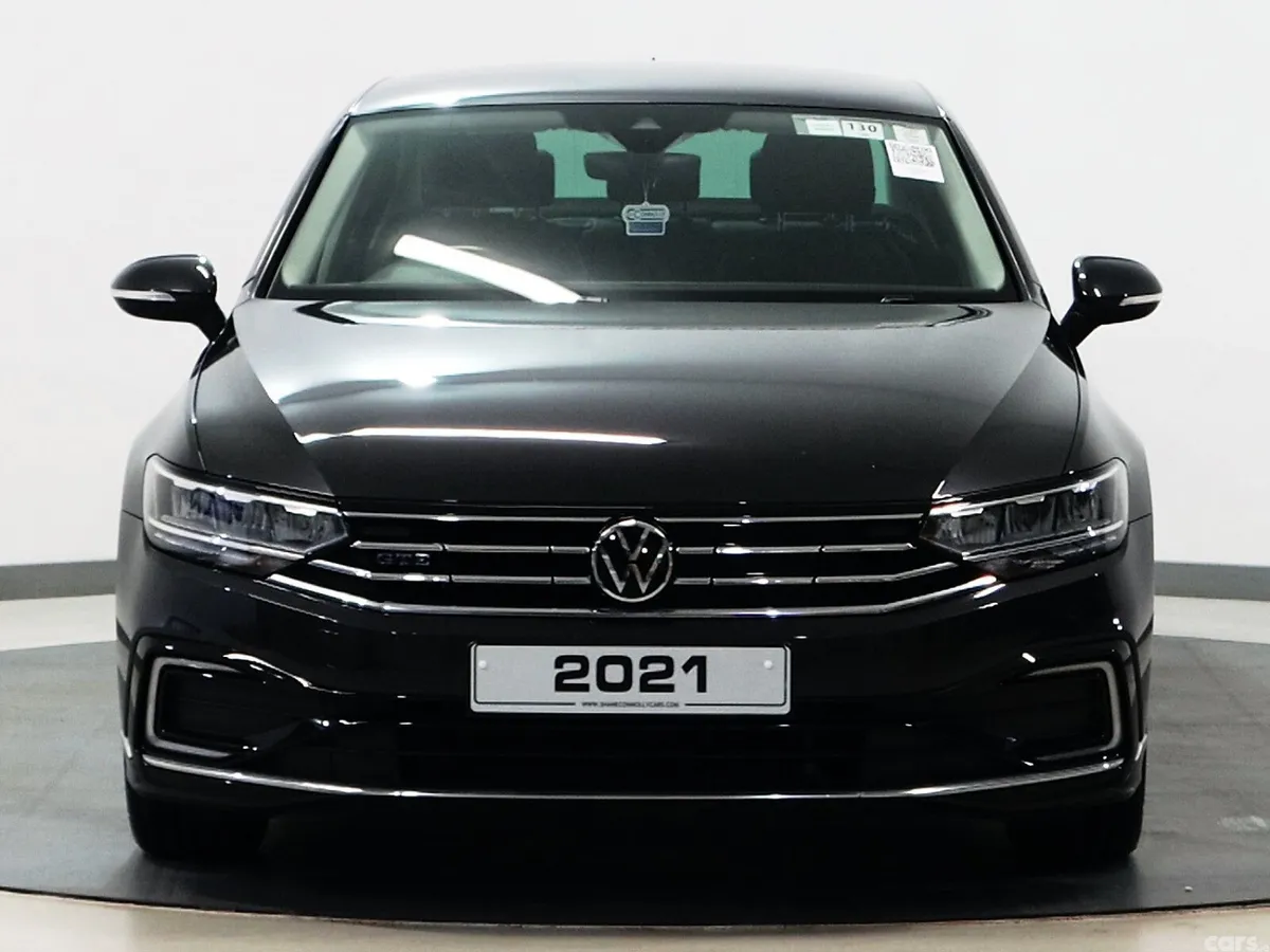 Volkswagen Passat Saloon, Petrol Hybrid, 2021, Grey