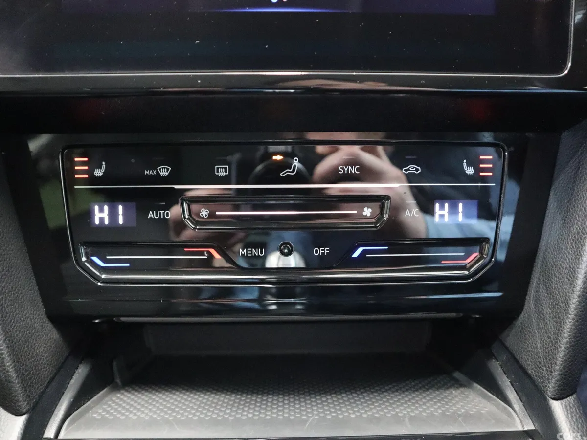 Volkswagen Passat Saloon, Petrol Hybrid, 2021, Grey
