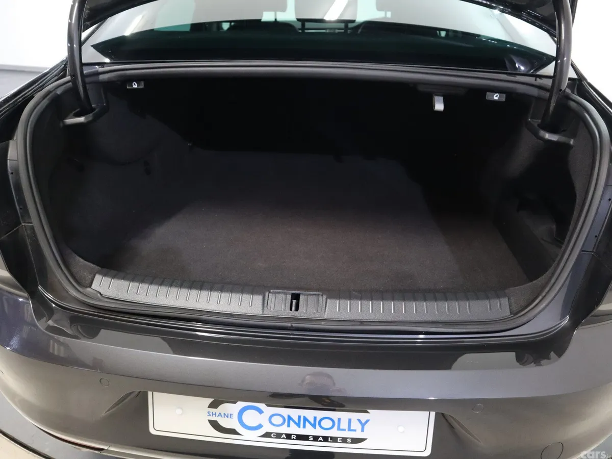 Volkswagen Passat Saloon, Petrol Hybrid, 2021, Grey