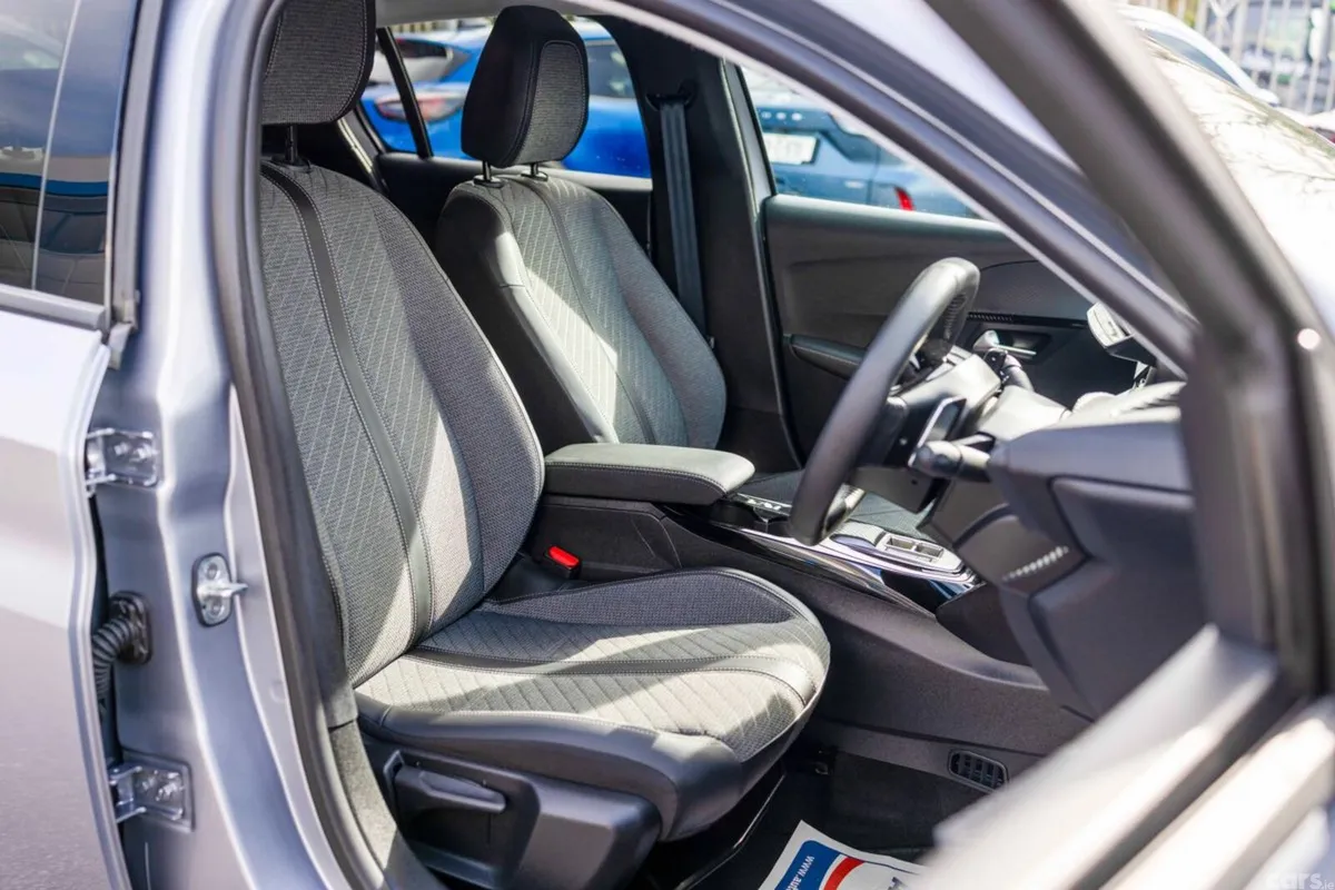 Peugeot 208 Hatchback, Petrol, 2025, Grey
