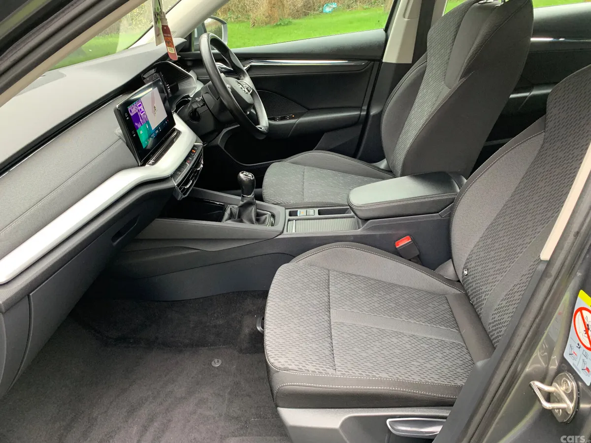 Skoda Octavia Saloon, Diesel, 2022, Grey