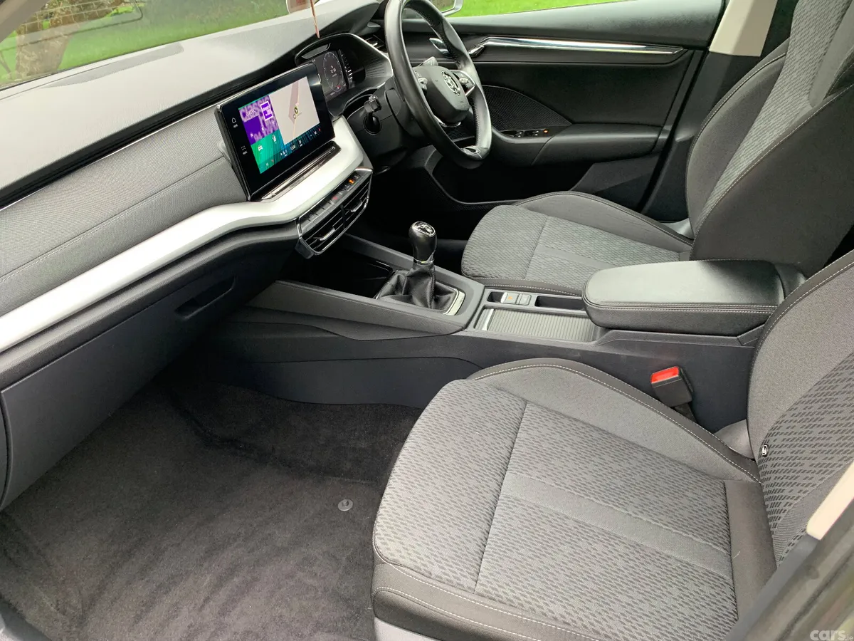 Skoda Octavia Saloon, Diesel, 2022, Grey