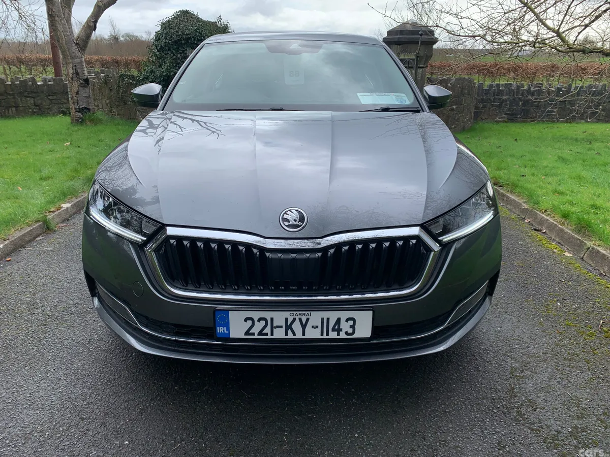 Skoda Octavia Saloon, Diesel, 2022, Grey