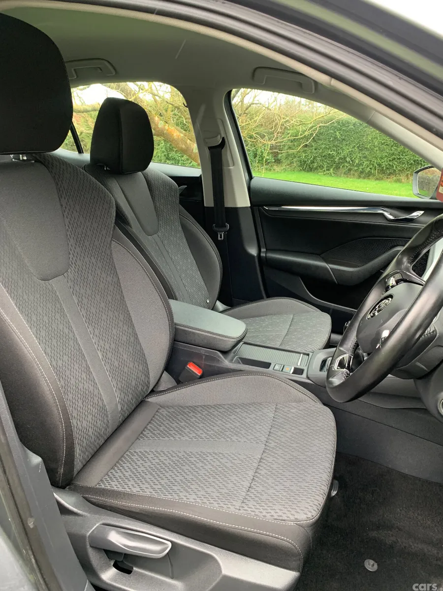 Skoda Octavia Saloon, Diesel, 2022, Grey