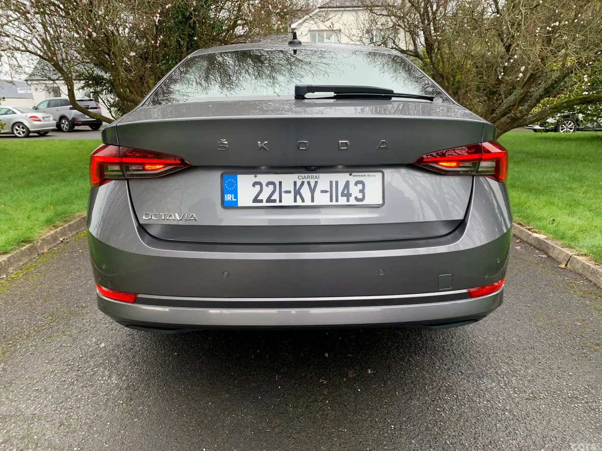 Skoda Octavia Saloon, Diesel, 2022, Grey