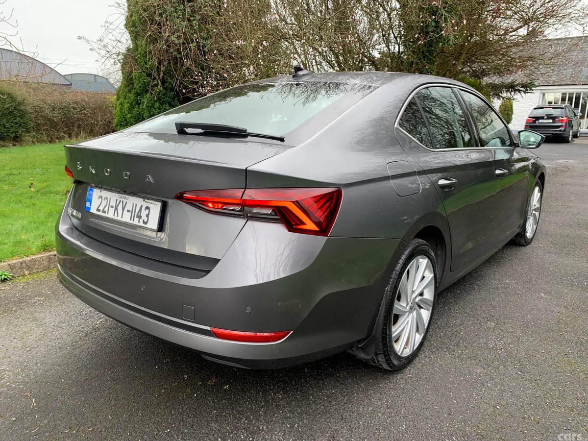 Skoda Octavia Saloon, Diesel, 2022, Grey