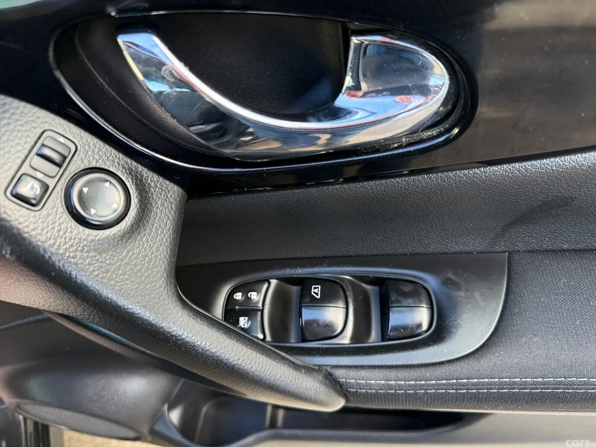 Nissan Qashqai Hatchback, Diesel, 2016, Black