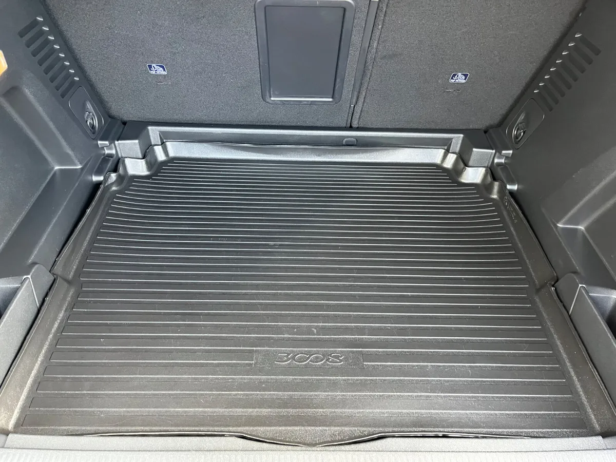 Peugeot 3008 MPV, Diesel, 2022, Grey