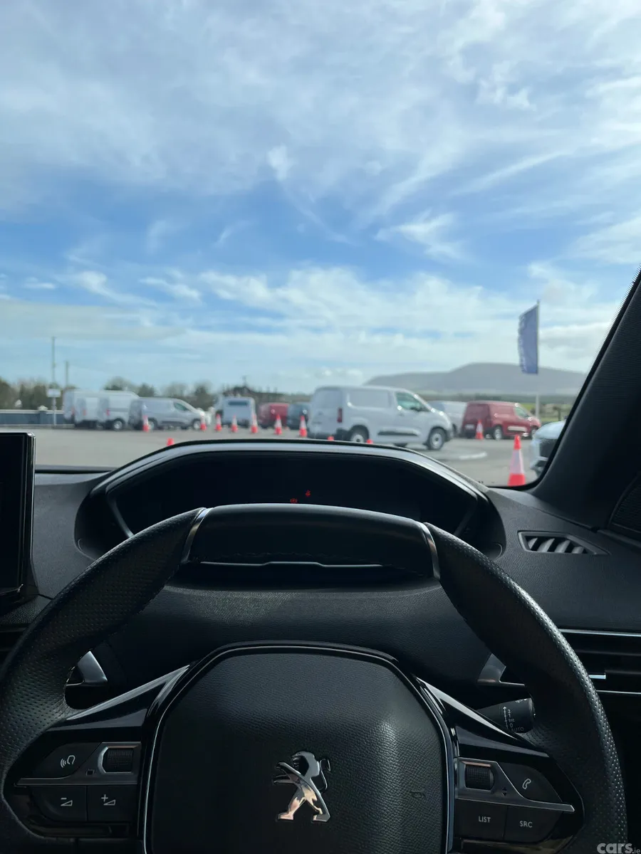 Peugeot 3008 MPV, Diesel, 2022, Grey