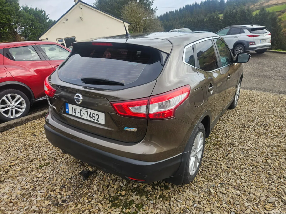 Nissan Qashqai MPV, Diesel, 2014, Brown