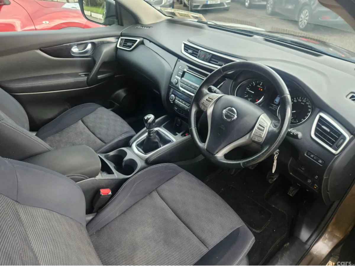 Nissan Qashqai MPV, Diesel, 2014, Brown