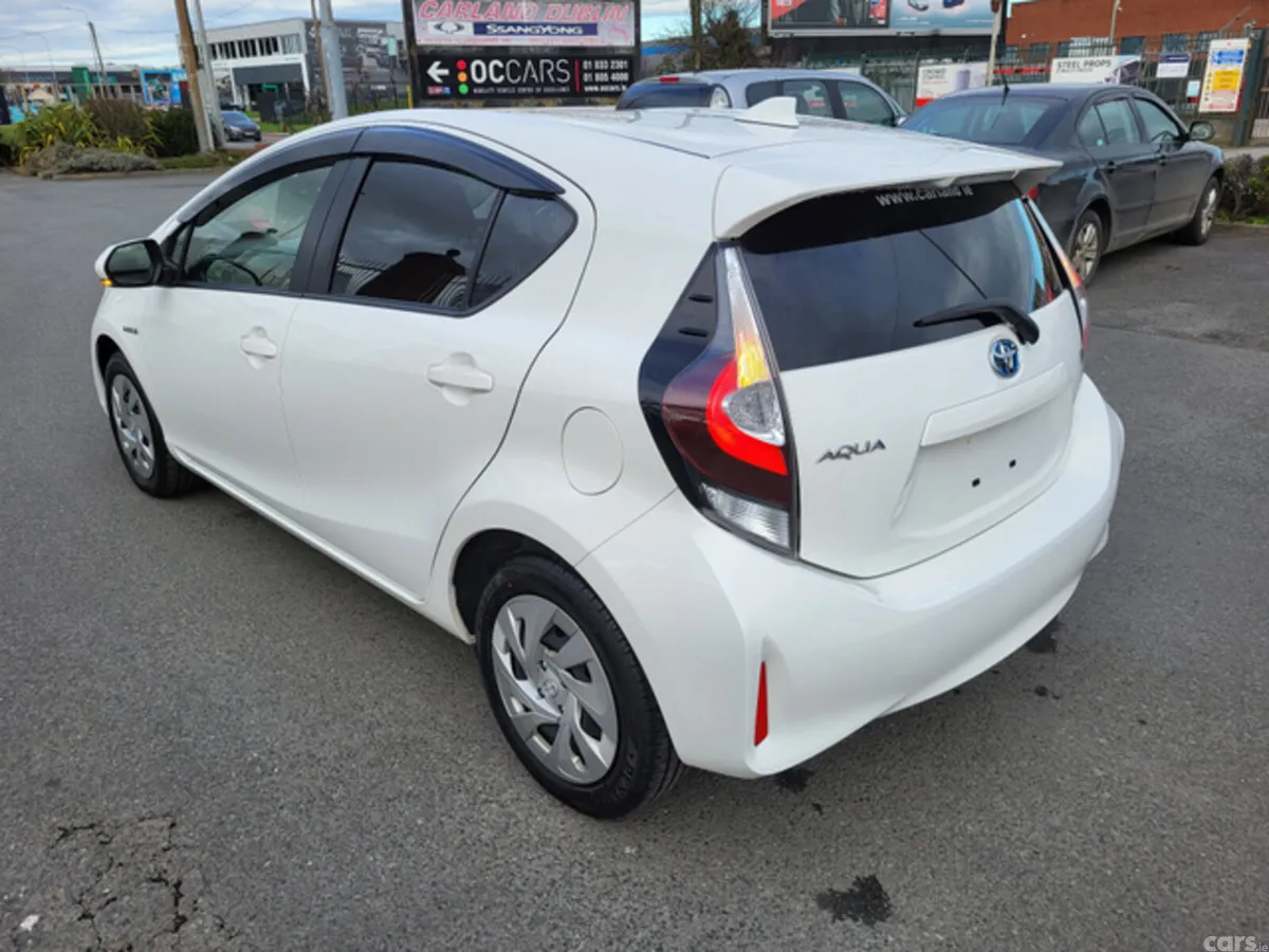 Toyota Aqua Hatchback, Petrol Hybrid, 2020, White