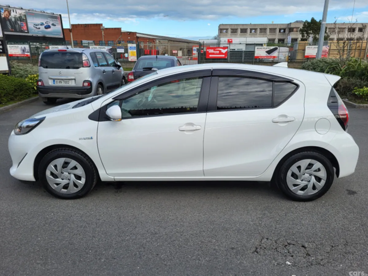 Toyota Aqua Hatchback, Petrol Hybrid, 2020, White