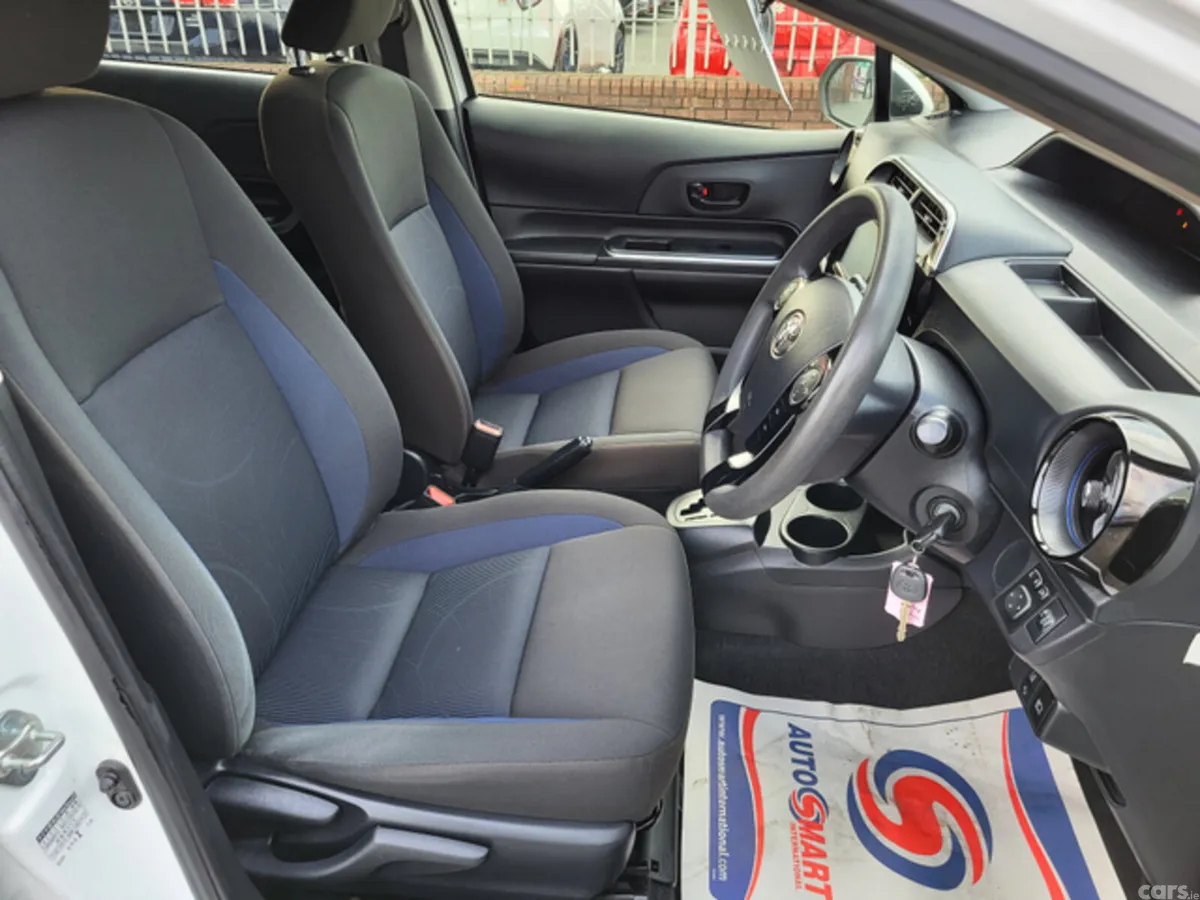Toyota Aqua Hatchback, Petrol Hybrid, 2020, White