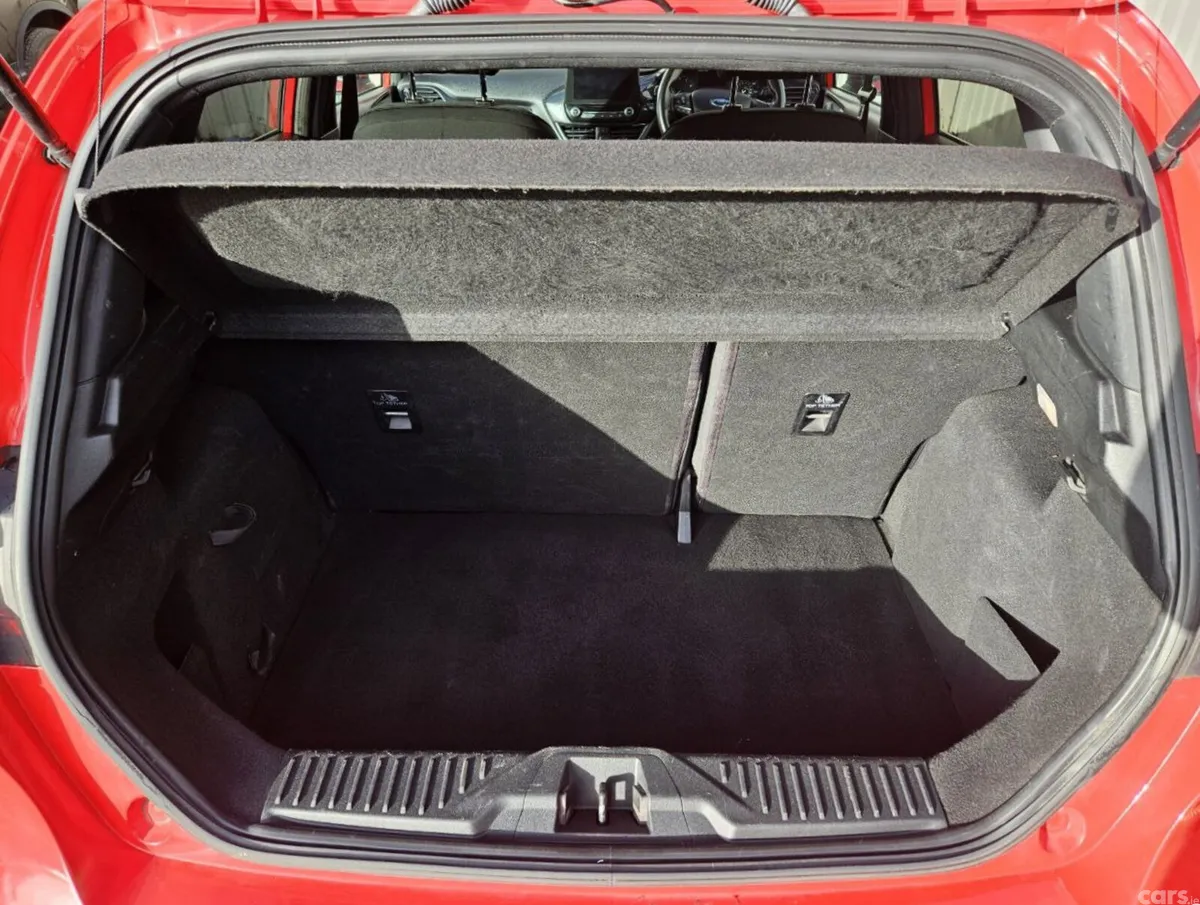 Ford Fiesta Hatchback, Petrol, 2018, Red