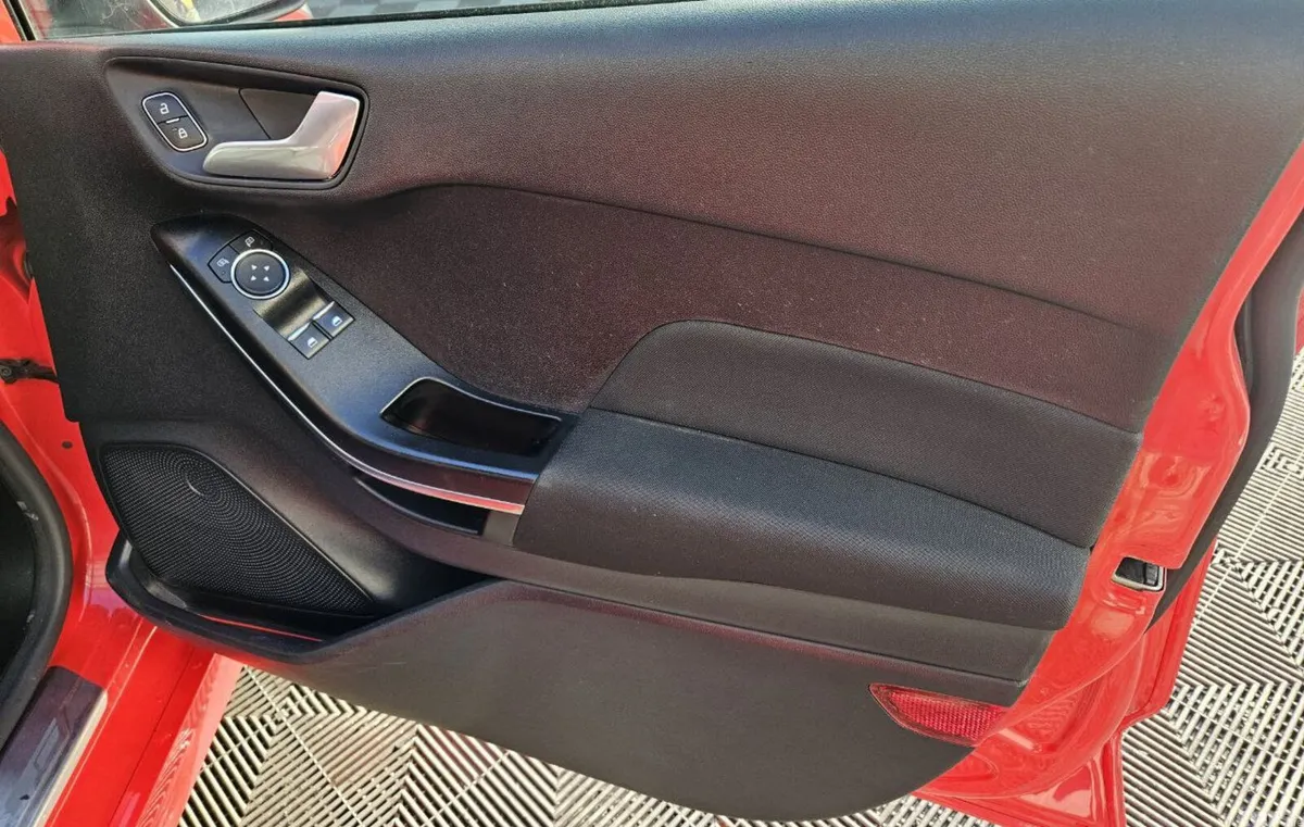 Ford Fiesta Hatchback, Petrol, 2018, Red
