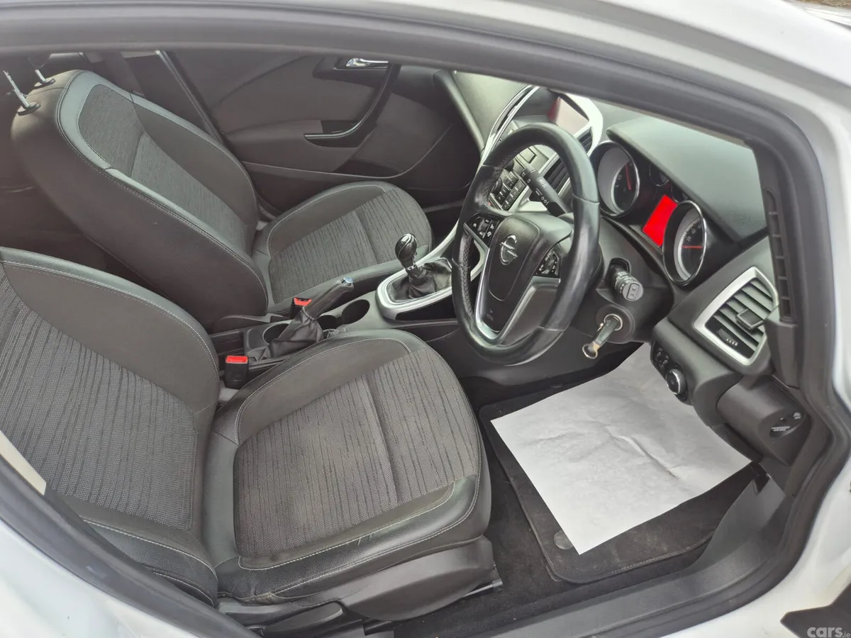 Opel Astra Hatchback, Diesel, 2015, White