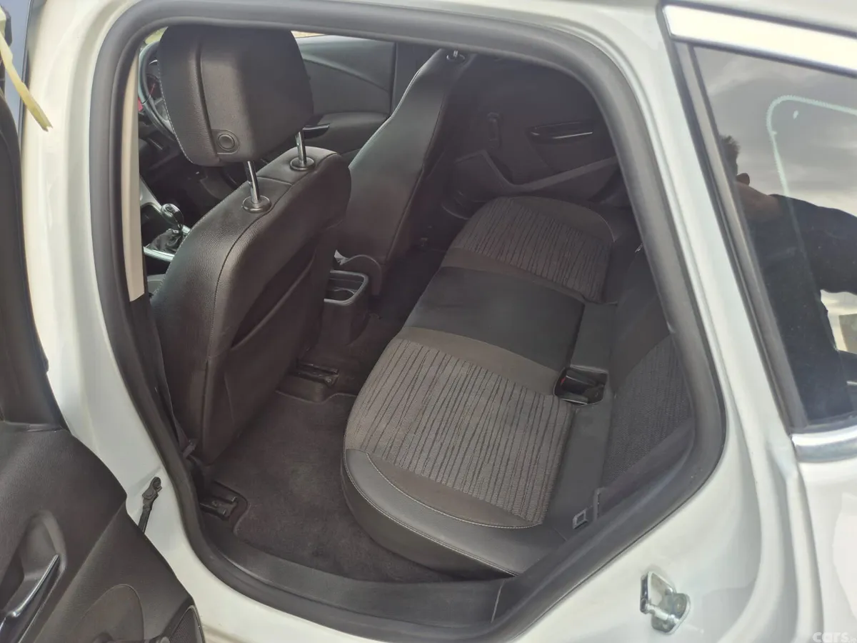 Opel Astra Hatchback, Diesel, 2015, White