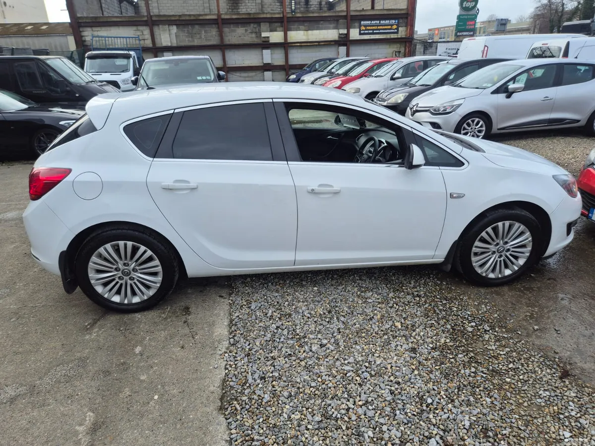 Opel Astra Hatchback, Diesel, 2015, White