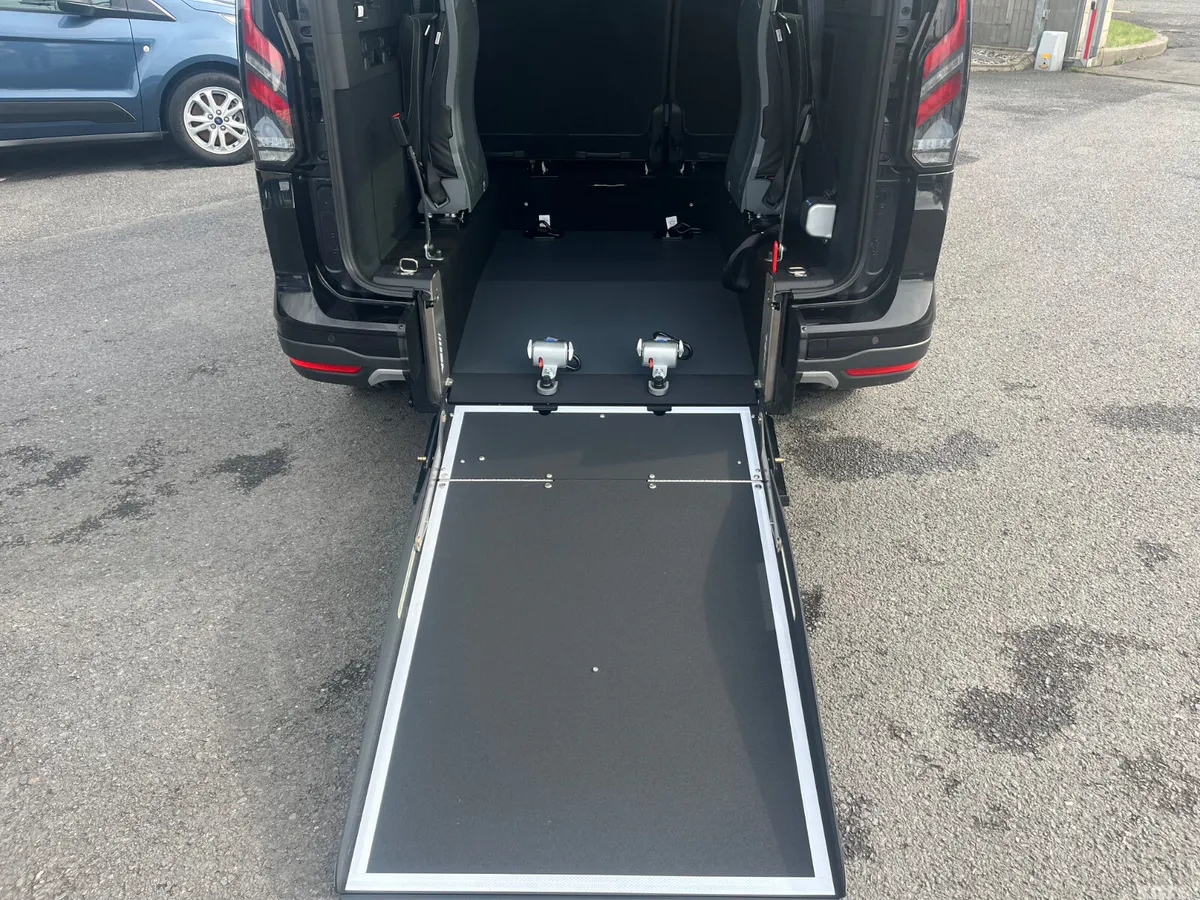Ford Tourneo Connect MPV, Diesel, 2026, Black
