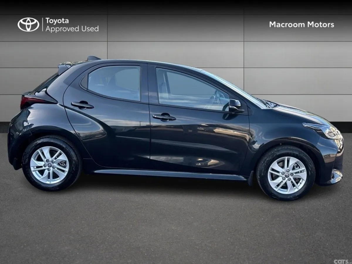 Toyota Yaris Hatchback, Petrol Hybrid, 2024, Black