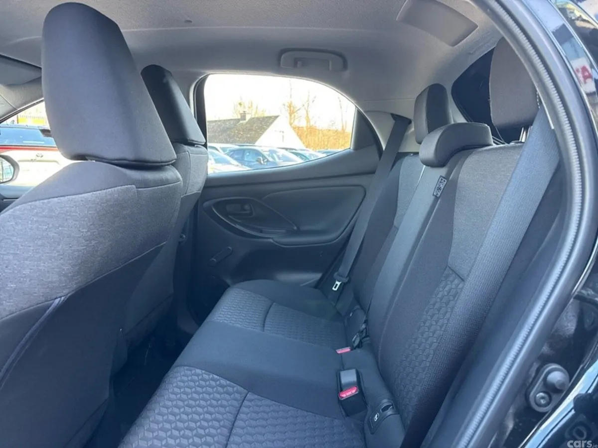 Toyota Yaris Hatchback, Petrol Hybrid, 2024, Black
