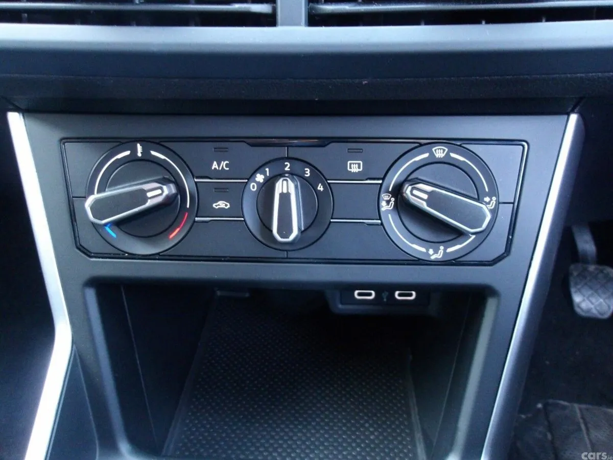 Volkswagen Taigo SUV, Petrol, 2022, Blue