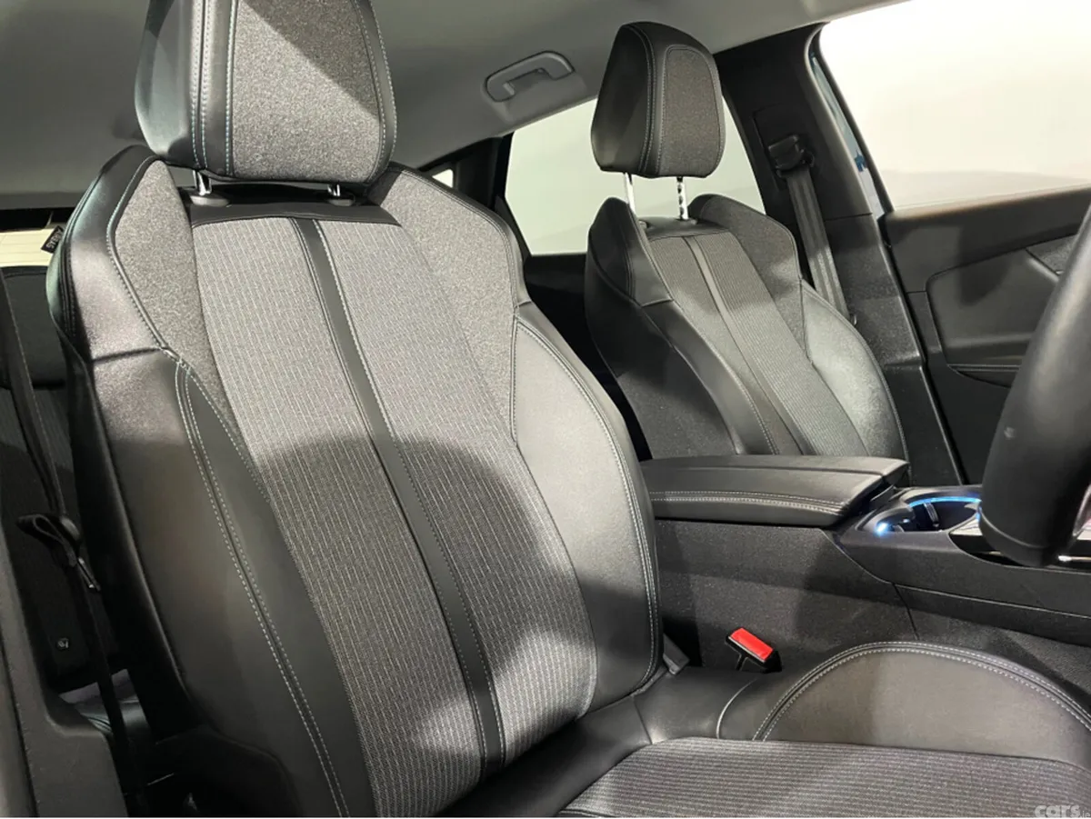 Peugeot 3008 MPV, Diesel, 2021, Blue
