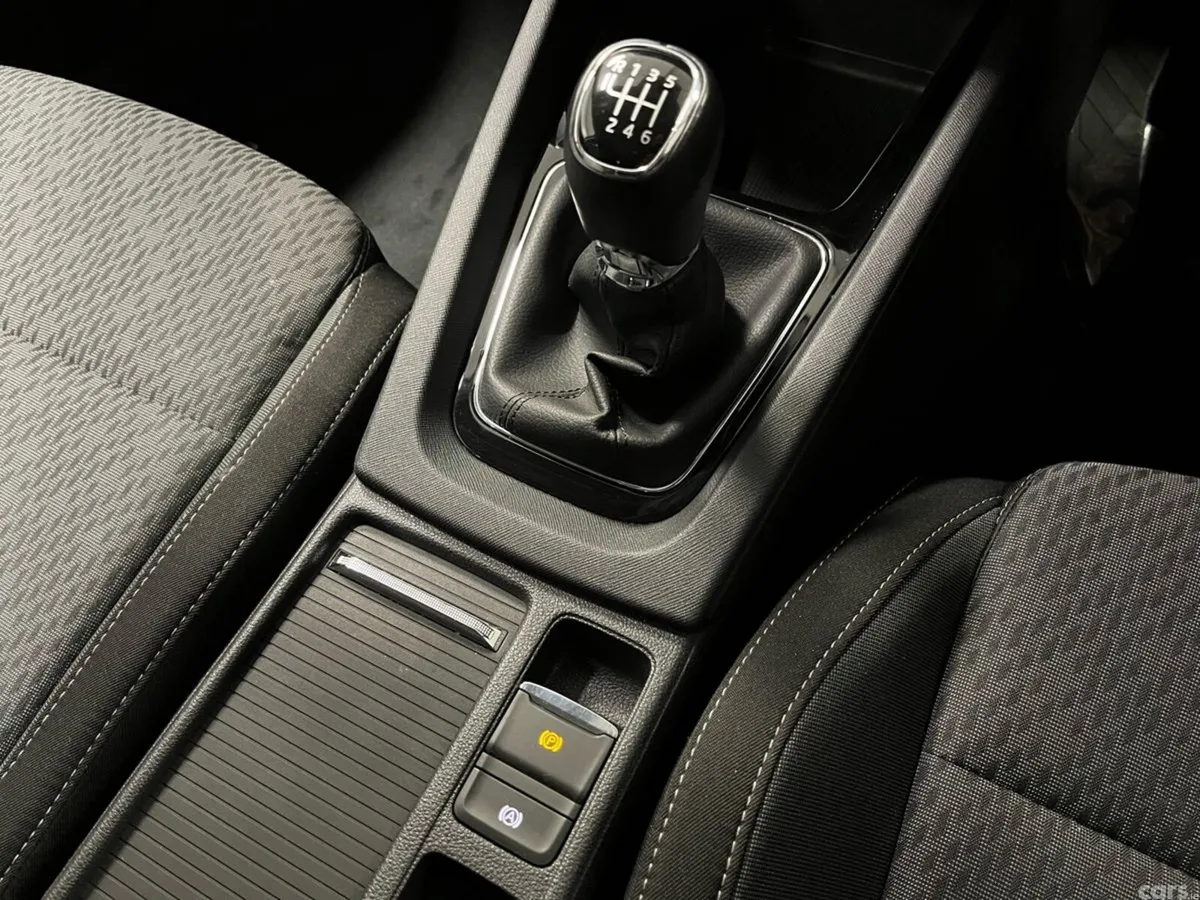 Skoda Octavia Saloon, Petrol, 2023, Grey