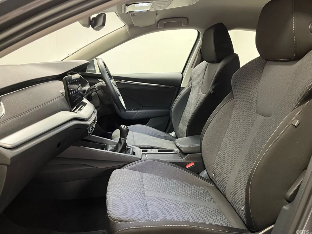 Skoda Octavia Saloon, Petrol, 2023, Grey