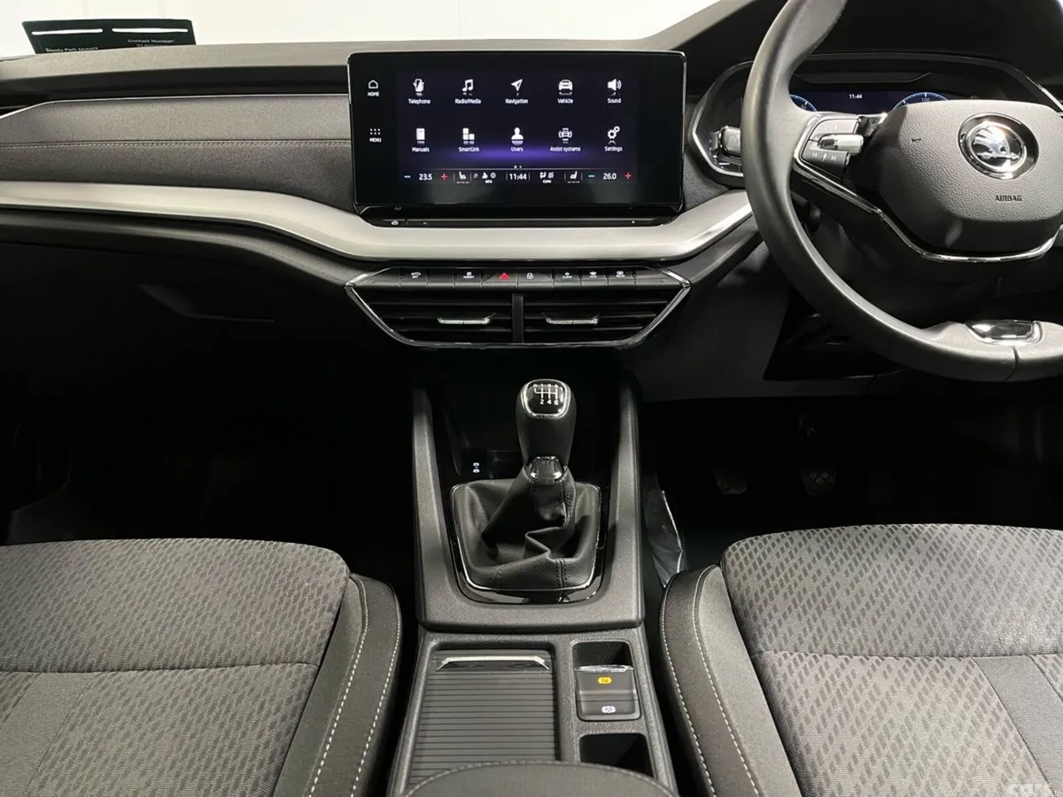 Skoda Octavia Saloon, Petrol, 2023, Grey
