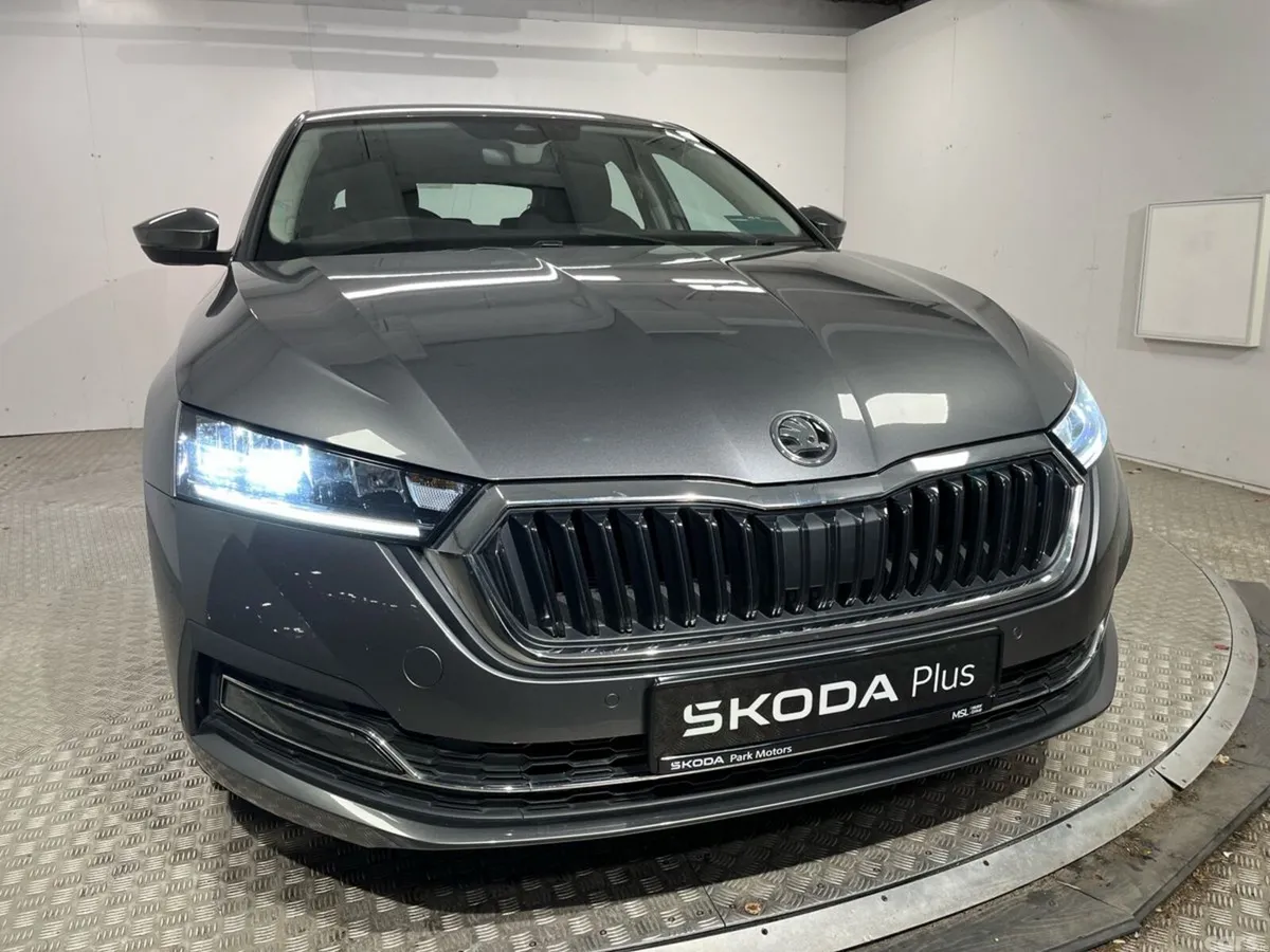 Skoda Octavia Saloon, Petrol, 2023, Grey
