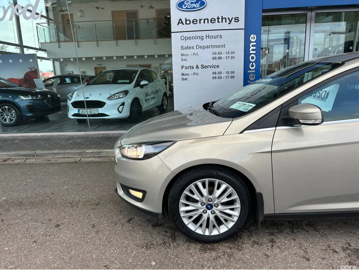 Ford Focus Saloon, Petrol, 2017, Grey