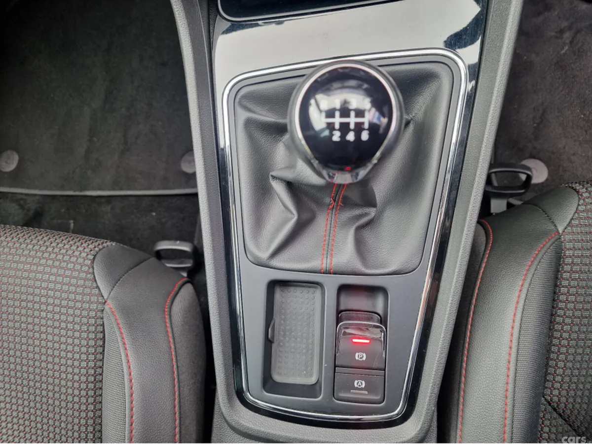 SEAT Leon Hatchback, Diesel, 2018, Silver