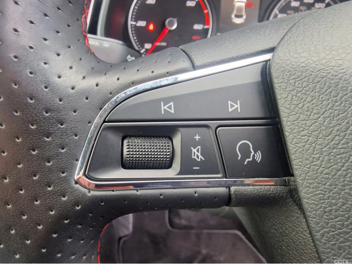 SEAT Leon Hatchback, Diesel, 2018, Silver
