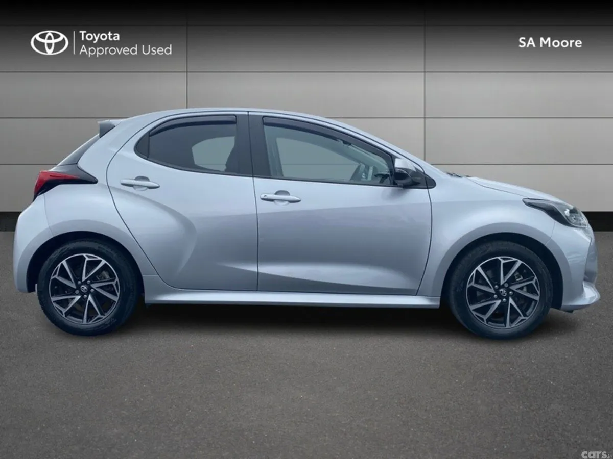 Toyota Yaris Hatchback, Petrol Hybrid, 2023, Silver