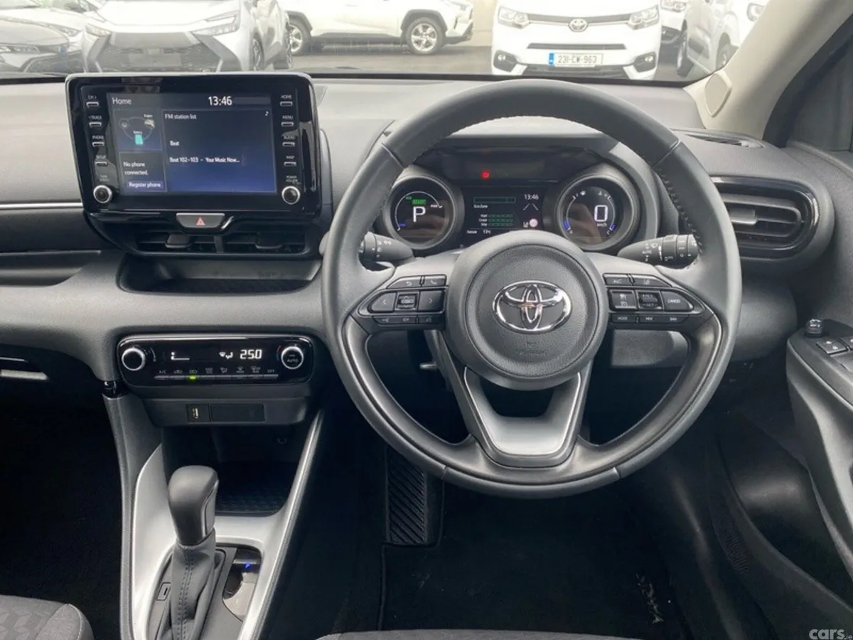Toyota Yaris Hatchback, Petrol Hybrid, 2023, Silver