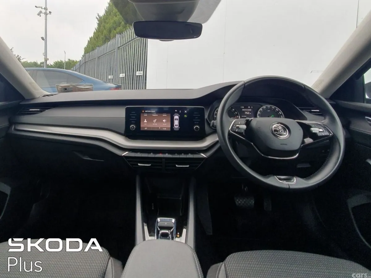 Skoda Octavia Saloon, Diesel, 2024, Grey