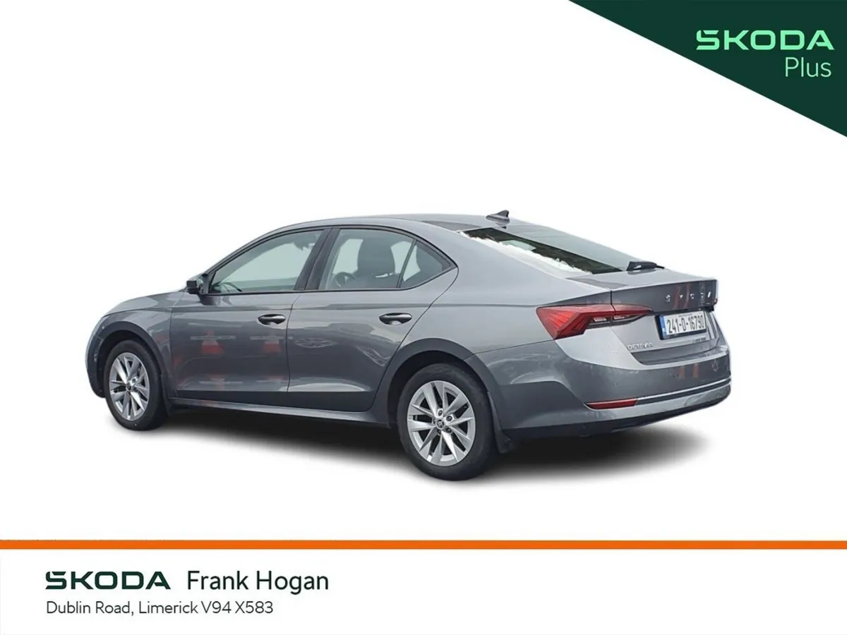 Skoda Octavia Saloon, Diesel, 2024, Grey