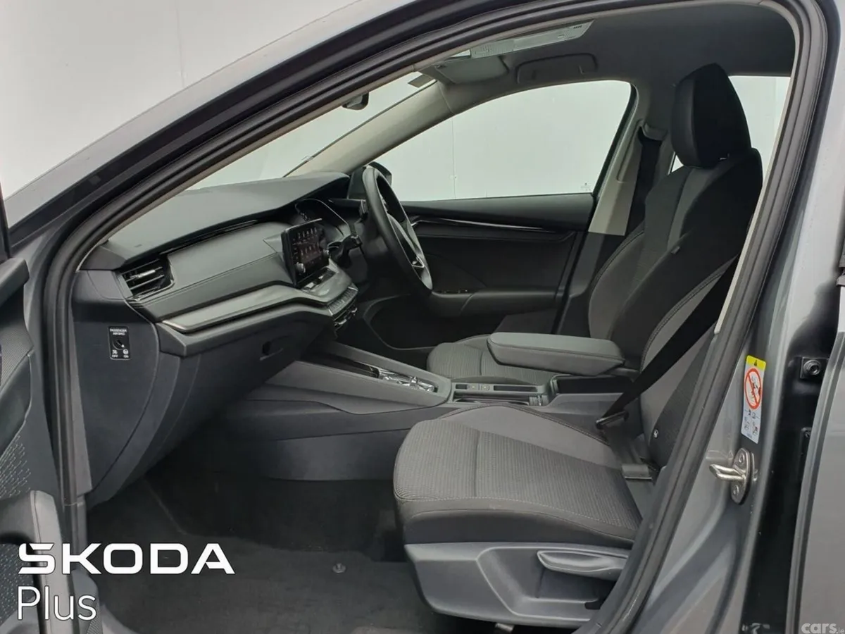 Skoda Octavia Saloon, Diesel, 2024, Grey