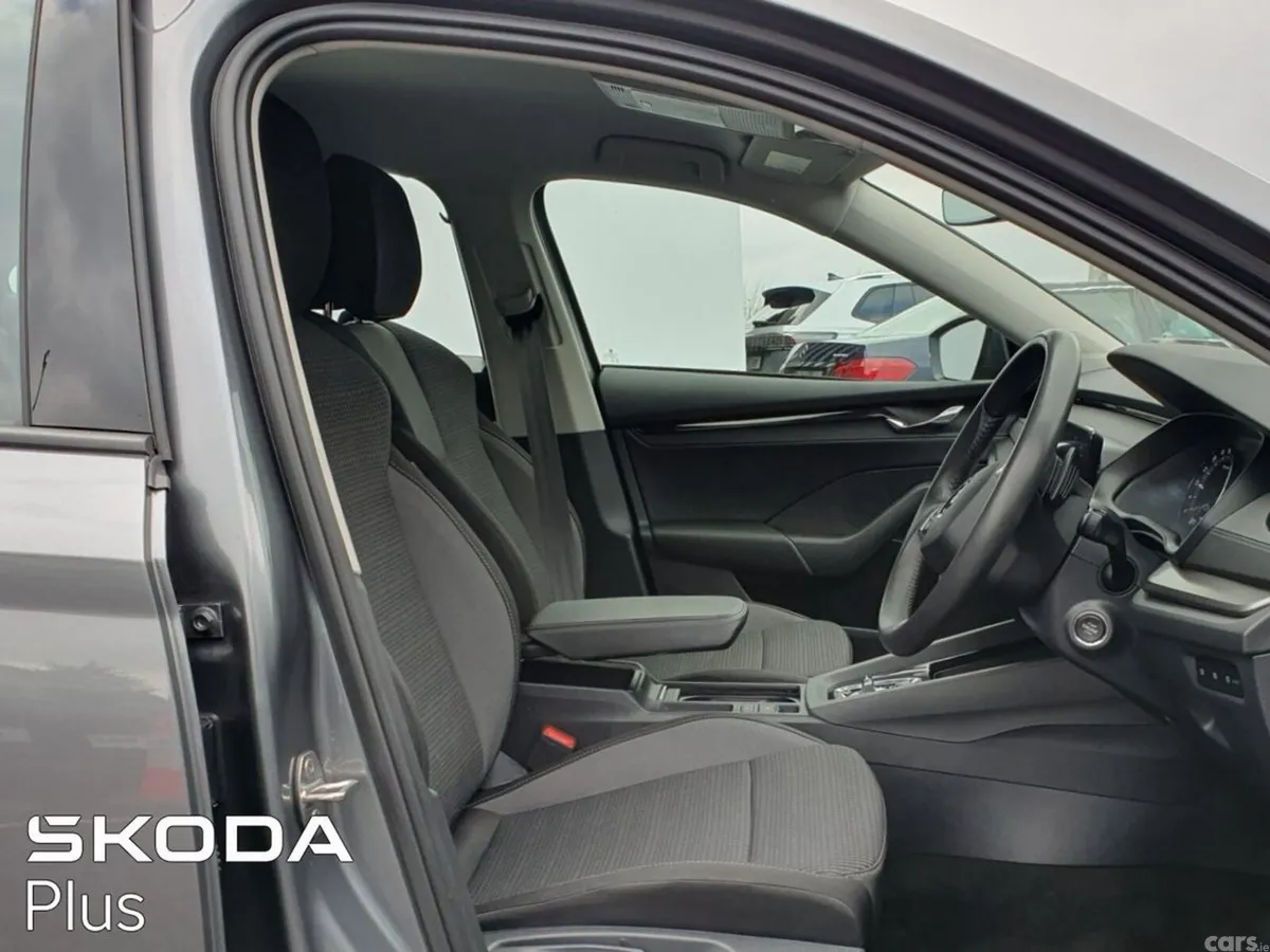 Skoda Octavia Saloon, Diesel, 2024, Grey