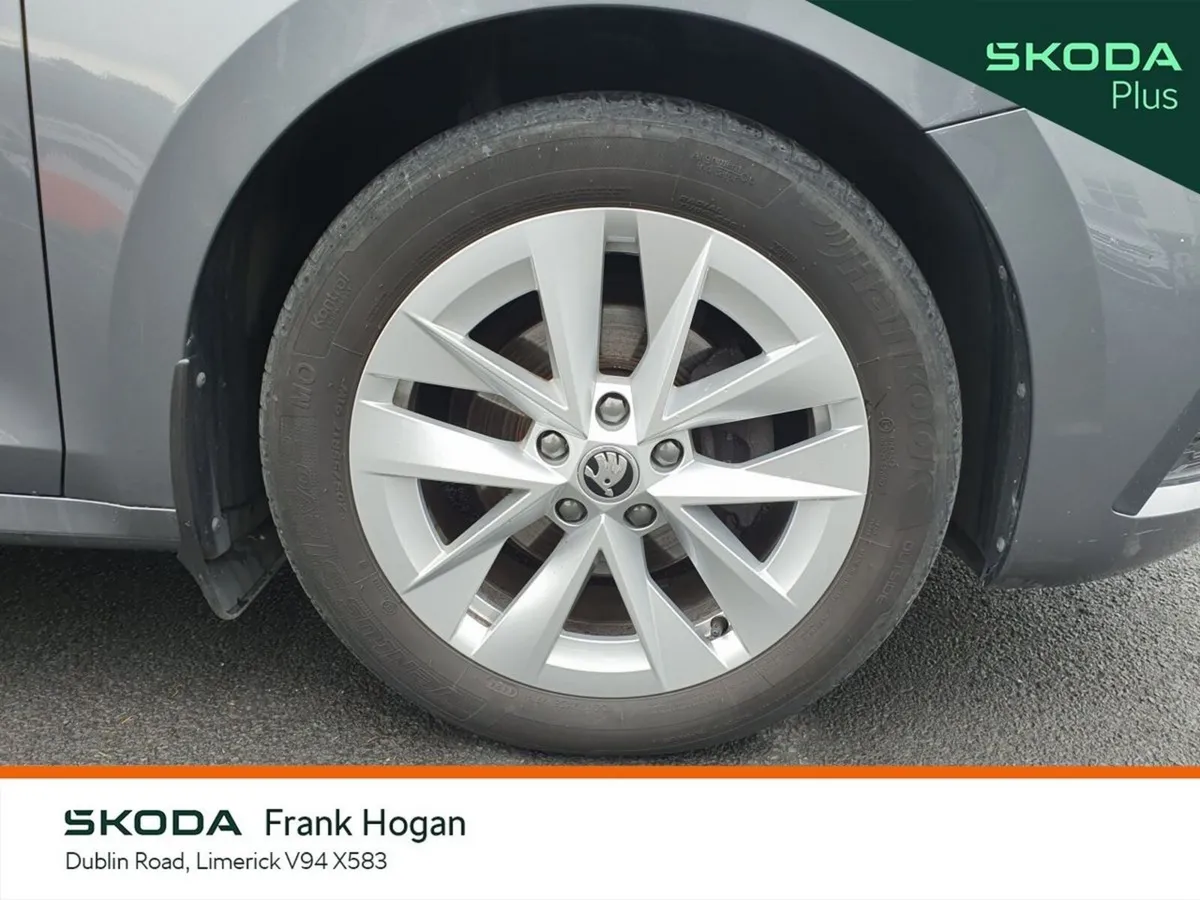 Skoda Octavia Saloon, Diesel, 2024, Grey