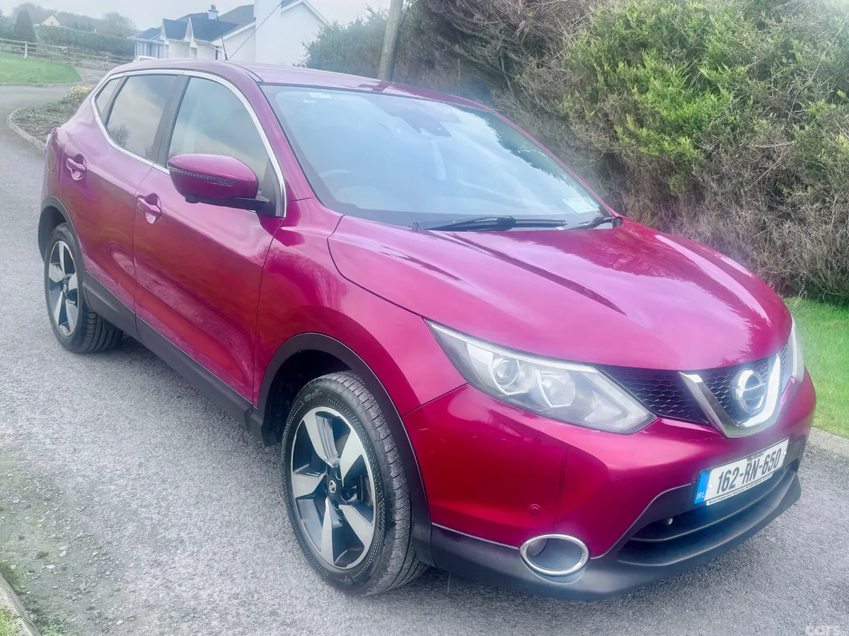 Nissan Qashqai Hatchback, Diesel, 2016, Red