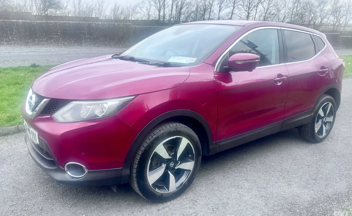 Nissan Qashqai Hatchback, Diesel, 2016, Red